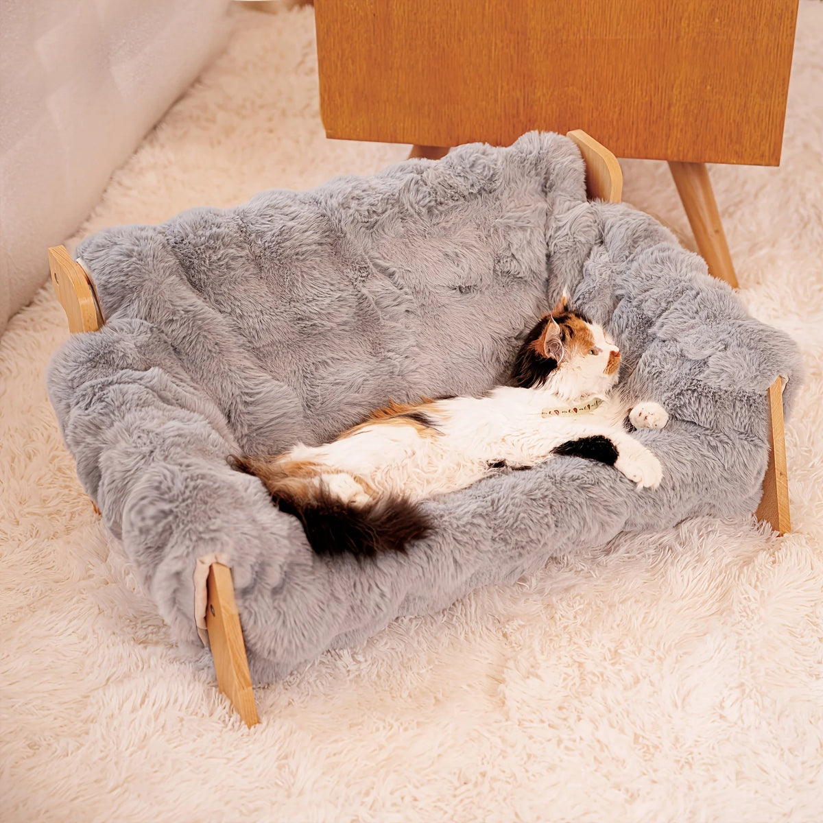 Elevated pet sofa bed, solid wood pet lounge chair, suitable for both cats and dogs.